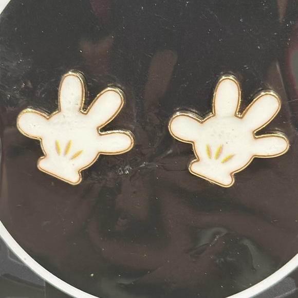 BNIP Mickey Mouse Gloves Stud Earrings Enamel Whi & Gold New Unopened Disney °O° - Picture 2 of 3